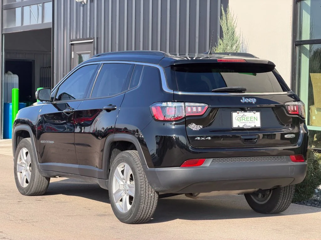 Used 2022 Black Jeep Latitude image 4