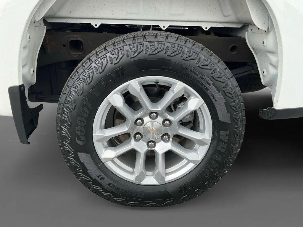 Used 2023 SUMMIT WHITE Chevrolet LT image 8