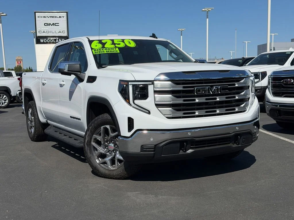 New 2026 Summit White GMC SLE image 1