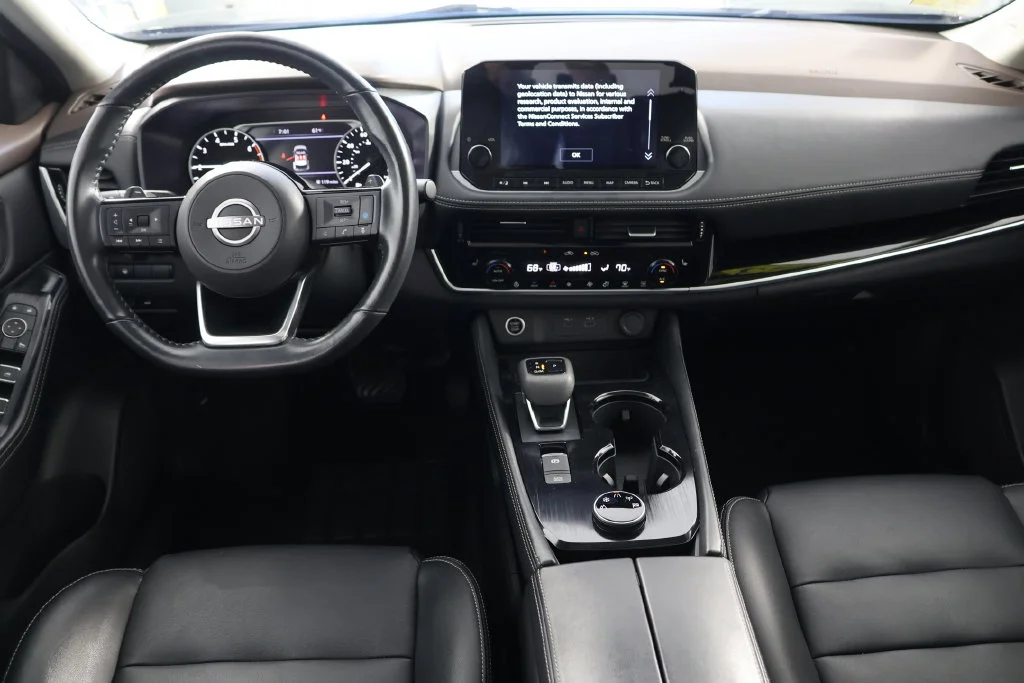 Used 2023 Super Black Nissan SL image 2