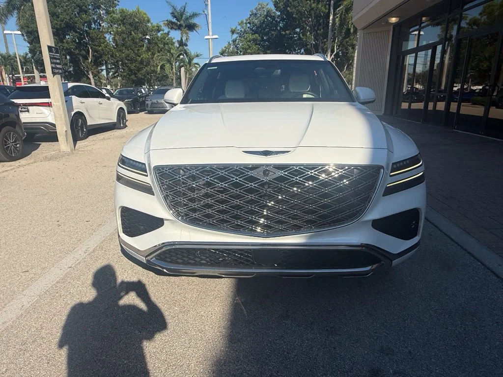 Used 2025 White Genesis 3.5T Prestige image 2