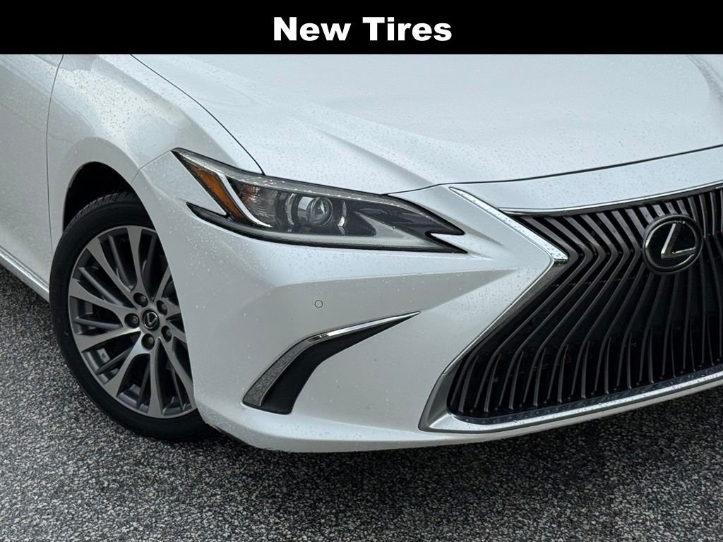Used 2019 White Lexus 350 image 5