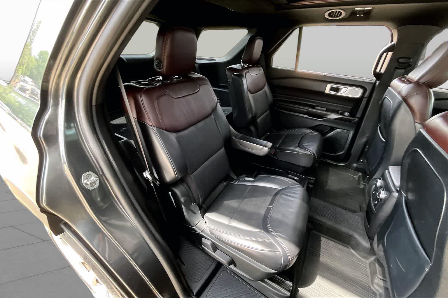 Used 2020 Magnetic Ford Platinum image 20