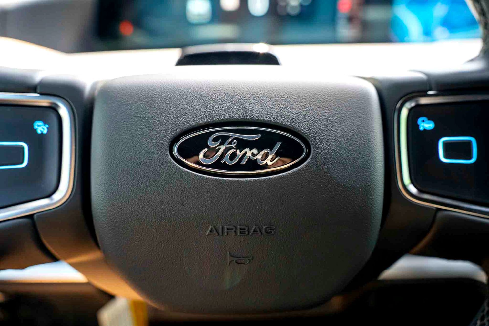 New 2025 Star White Metallic Tri-Coat Ford Tremor image 12