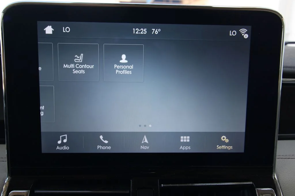 Used 2019 White Platinum Tri-Coat Metallic Lincoln Reserve image 32