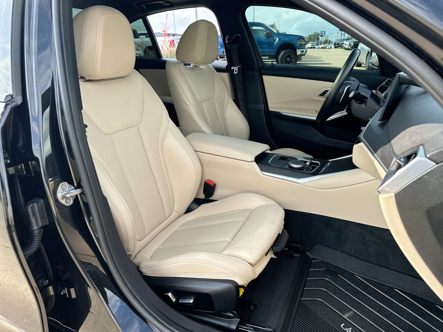 Used 2023 Black Sapphire Metallic BMW 330i image 25