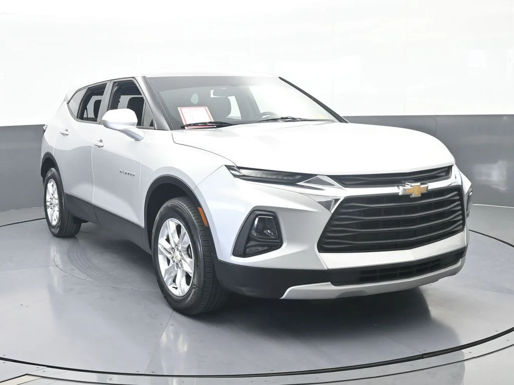 Used 2019 Silver Ice Metallic Chevrolet L image 9