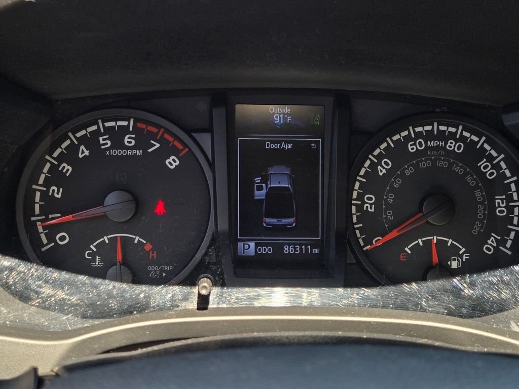 Used 2020 White Toyota SR image 21