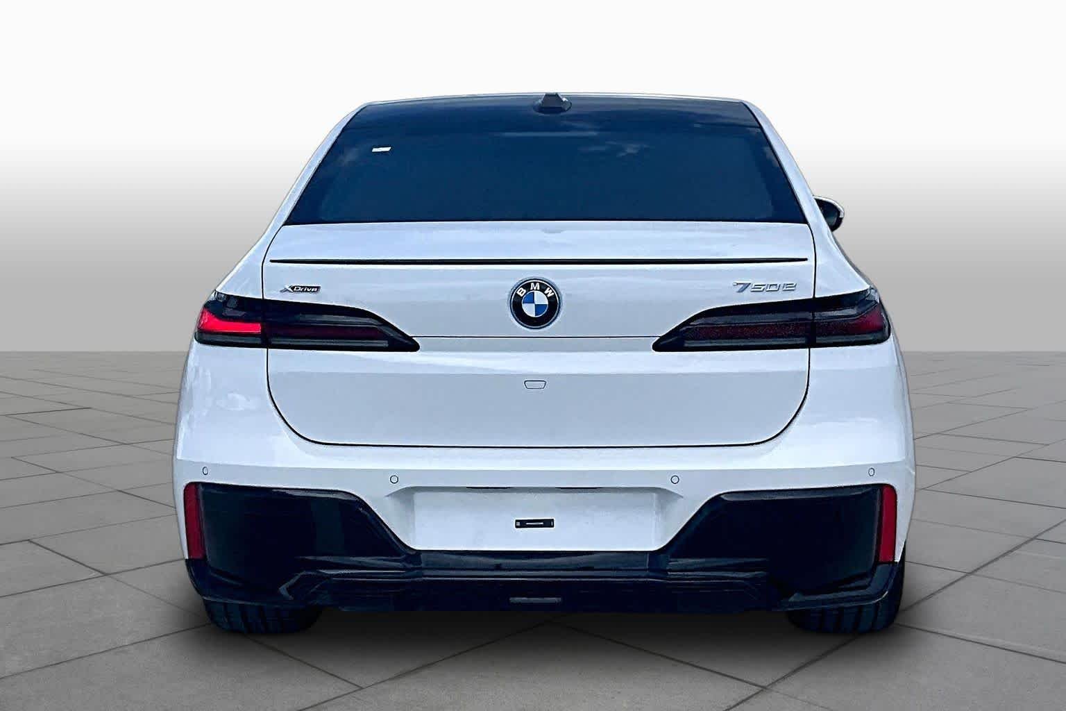 Used 2026 Alpine White BMW 750e xDrive image 4