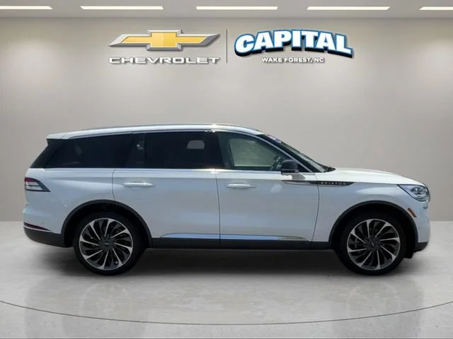 Used 2023 White Lincoln Reserve image 6