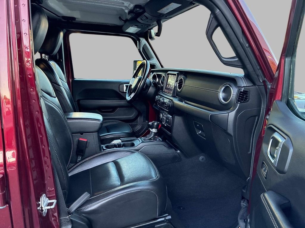 Used 2021  Jeep Overland image 9