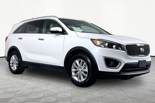 Used 2017 White Kia LX image 3