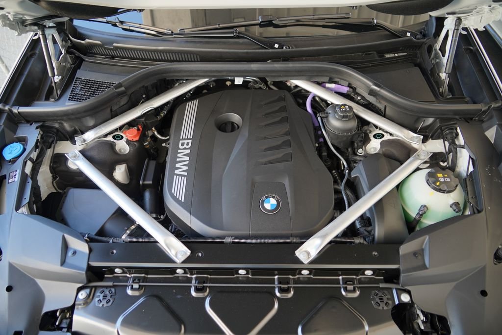 New 2027 Mineral White Metallic BMW xDrive40i image 36