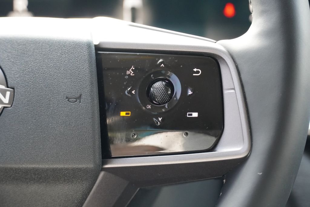 Used 2025 Black Nissan Platinum image 29