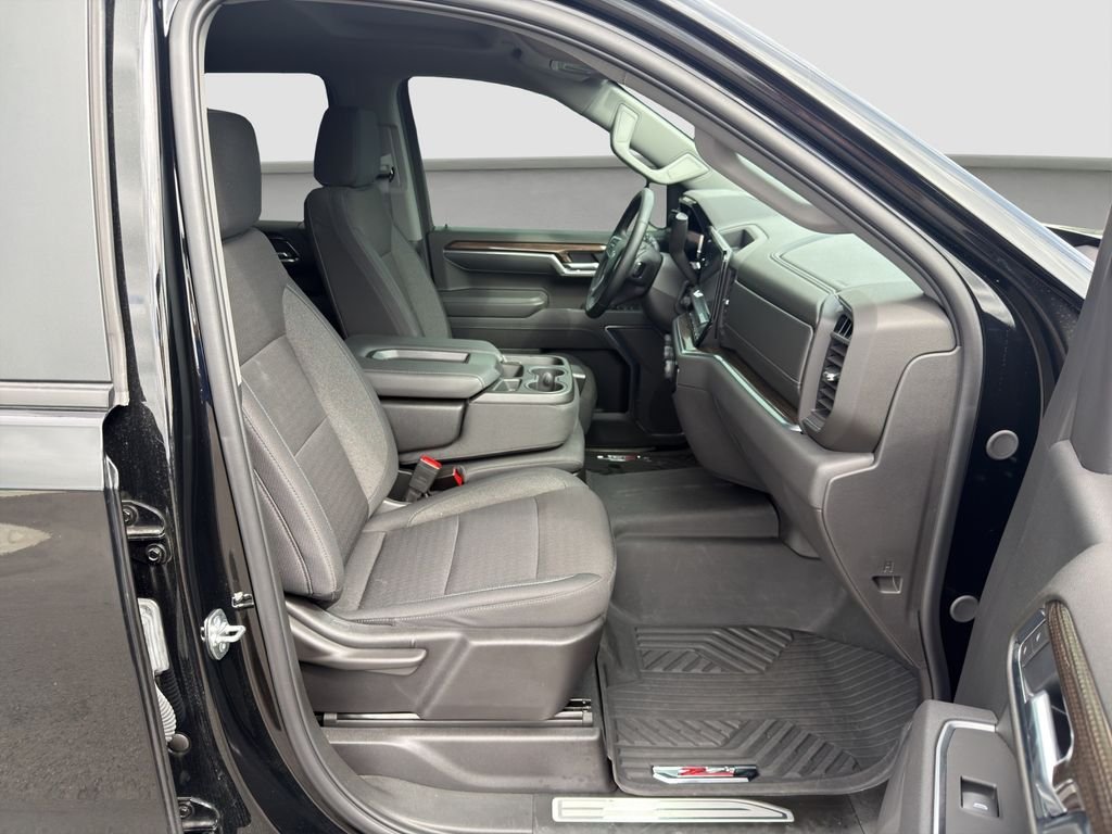 Used 2025 Black Chevrolet RST image 18