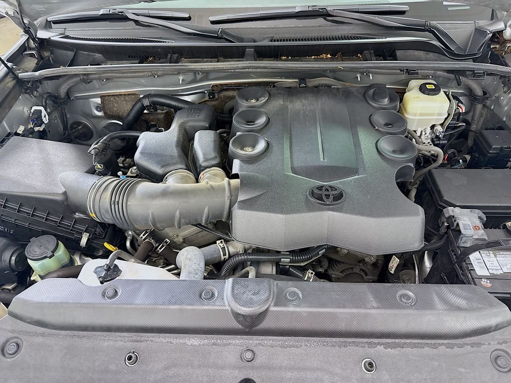 Used 2021 Classic Silver Metallic Toyota Venture image 28
