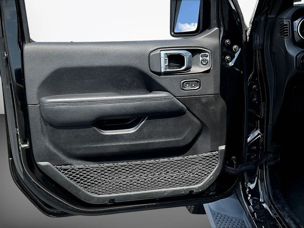Used 2022 Black Jeep Unlimited Sahara Altitude image 20