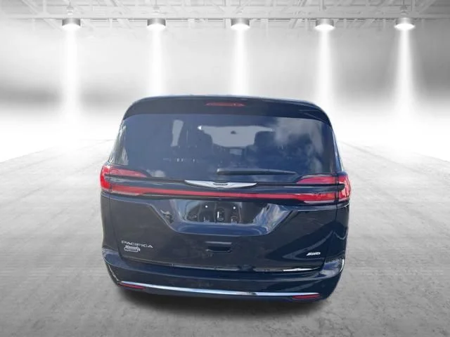 New 2026 Diamond Black Crystal Pearl-Coat Exterior Paint Chrysler Select image 7