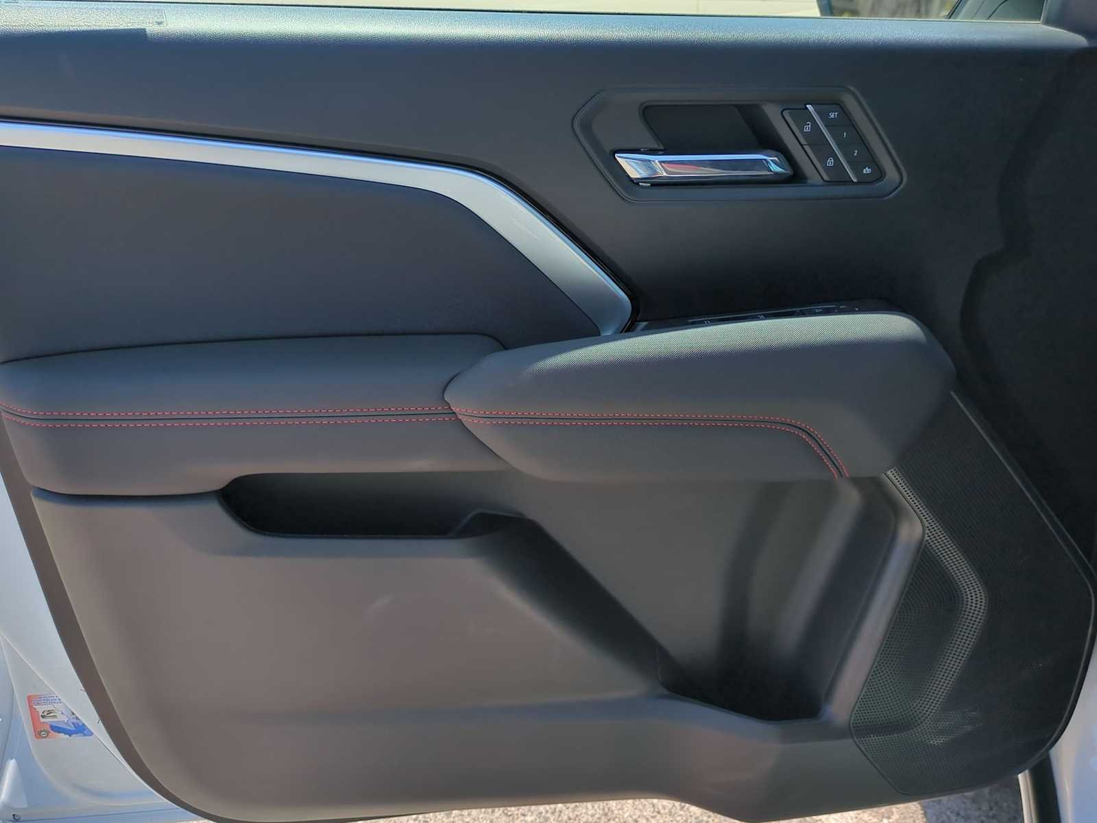 Used 2026 Summit White Chevrolet Z71 image 10