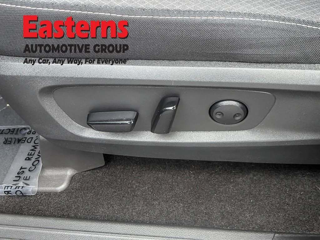 Used 2022 Gray Nissan SV image 22