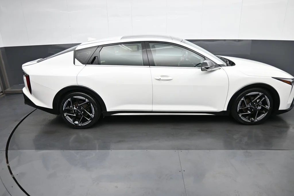 Used 2025 White Kia GT-Line image 16