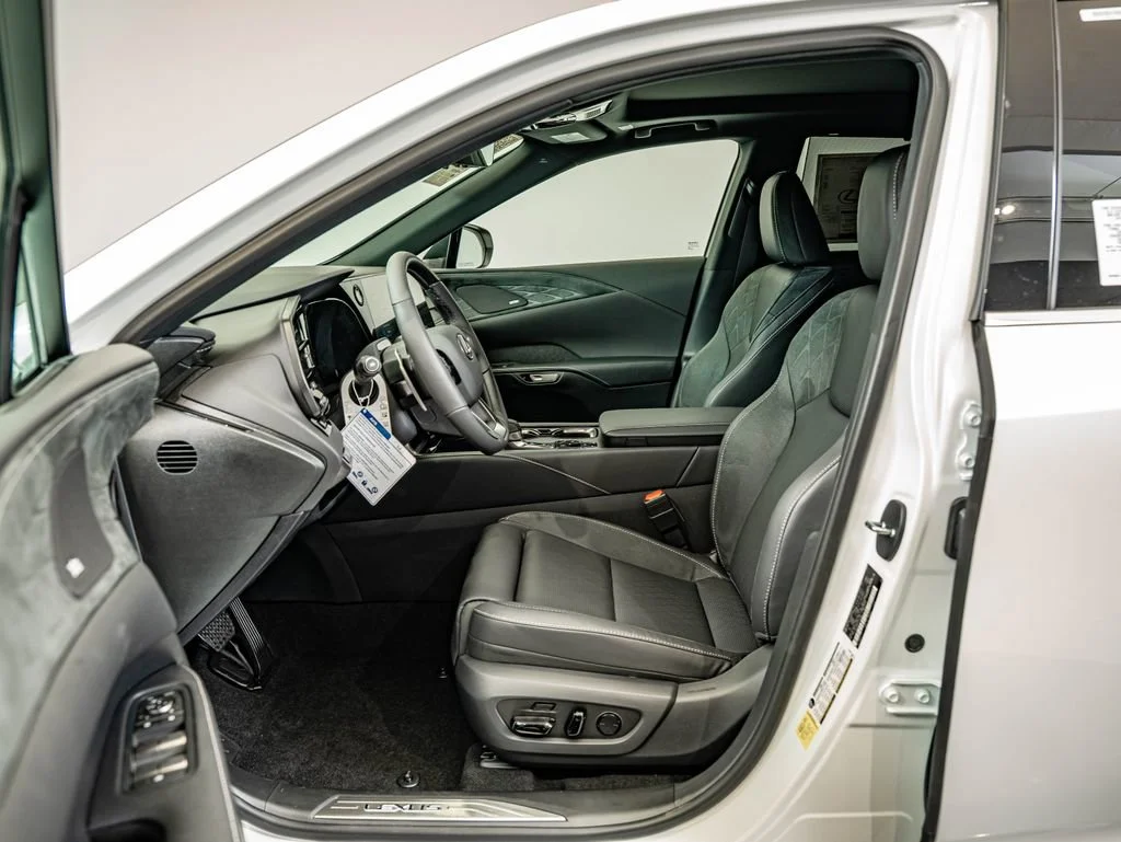 New 2026 Eminent White Pearl Lexus 350 Luxury image 30