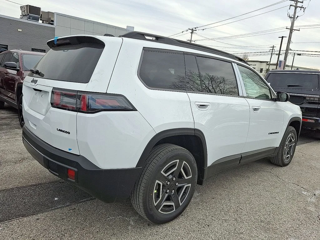New 2026 Bright White Clear-Coat Exterior Paint Jeep Laredo image 4