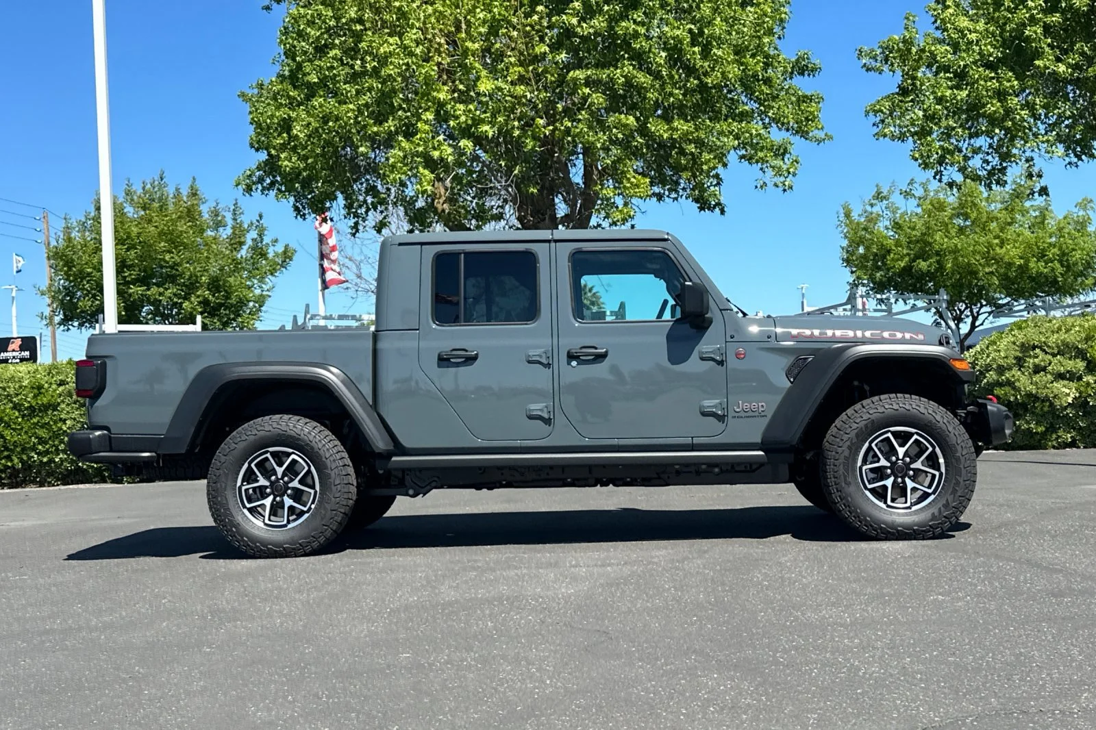New 2026 Anvil Clear-Coat Exterior Paint Jeep Rubicon image 3