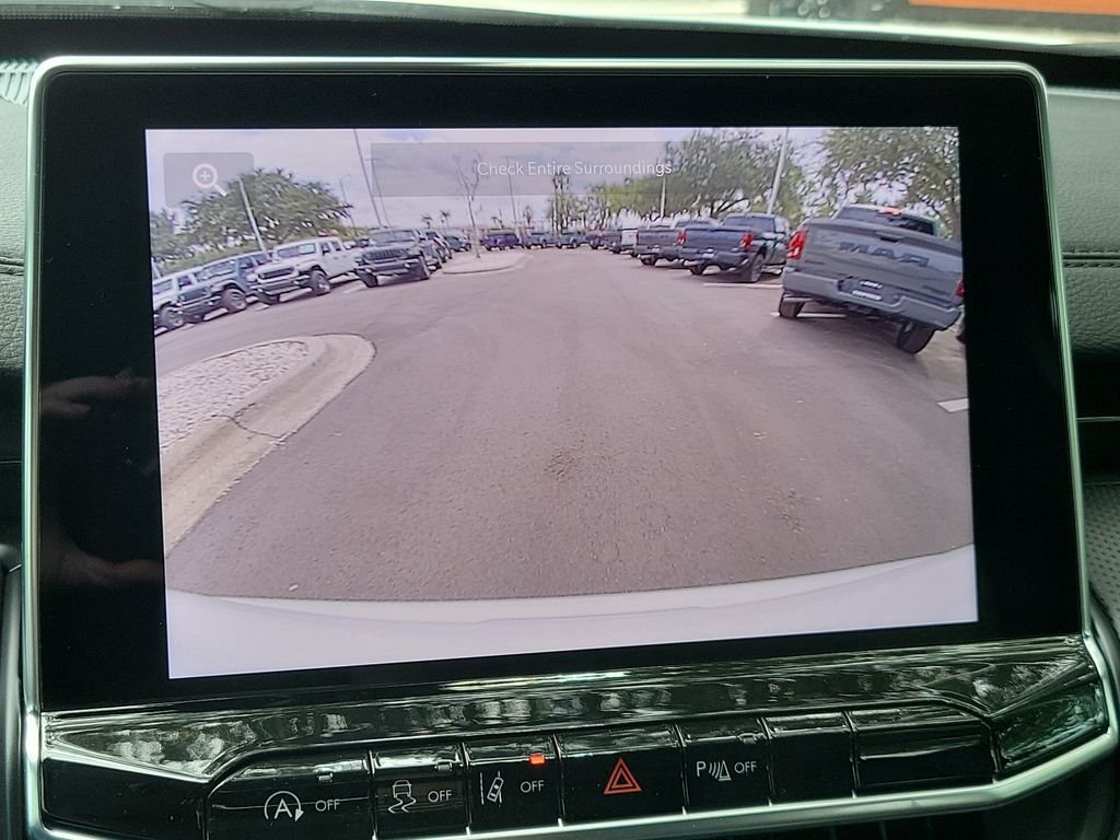 New 2026 Bright White Clearcoat Jeep Latitude image 18