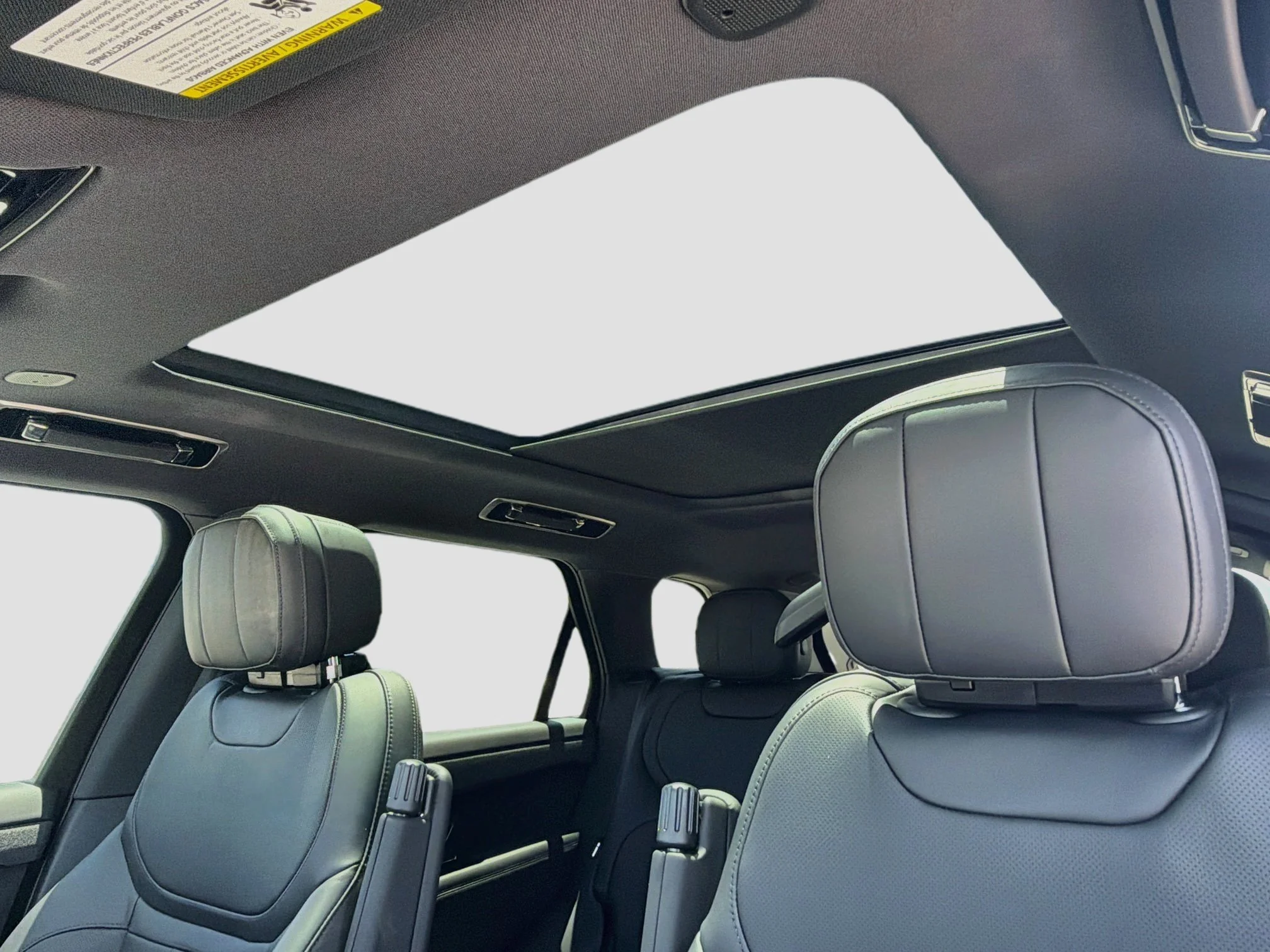 New 2026 Fuji White Land Rover Dynamic SE image 28