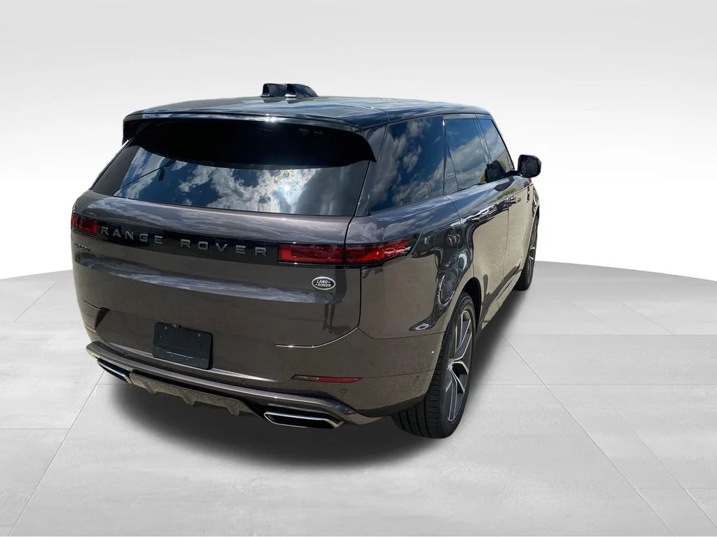 Used 2023 Gray Land Rover SE Dynamic image 5