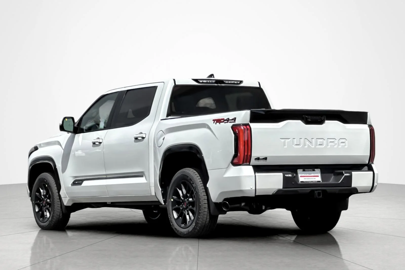 New 2026 Wind Chill Pearl <sup>1</sup> Toyota  Platinum image 3