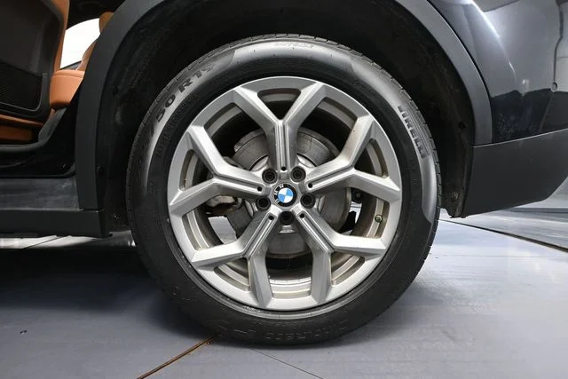 Used 2023 Black BMW xDrive30i image 14