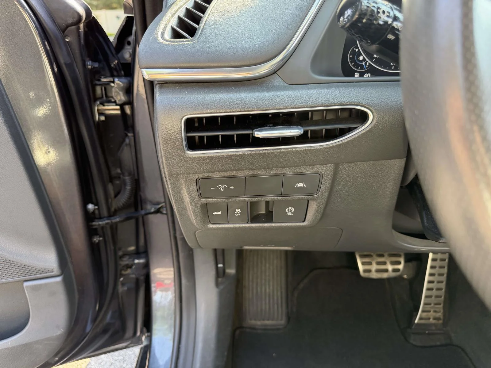 Used 2020 Gray Hyundai SEL Plus image 21