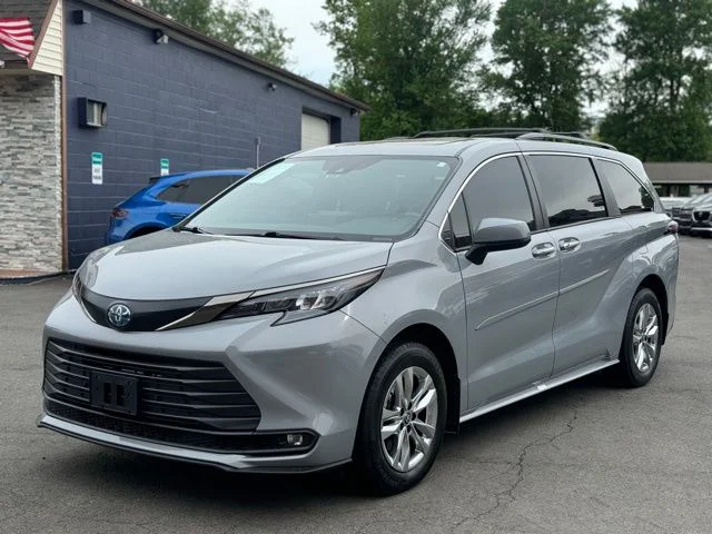 2023 Toyota Sienna Woodland Edition
