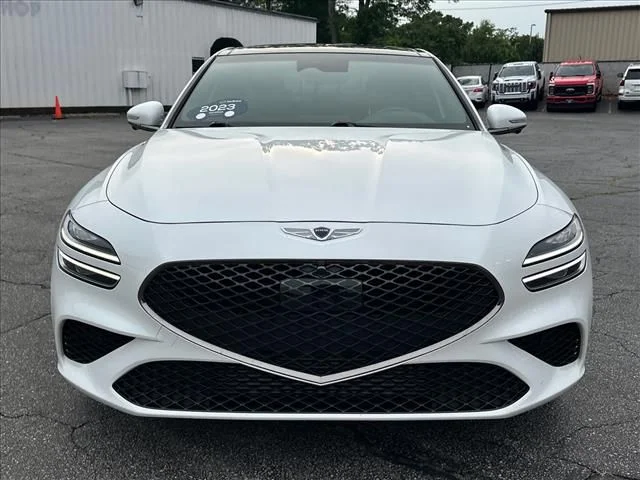 Used 2023 White Genesis 3.3T image 4