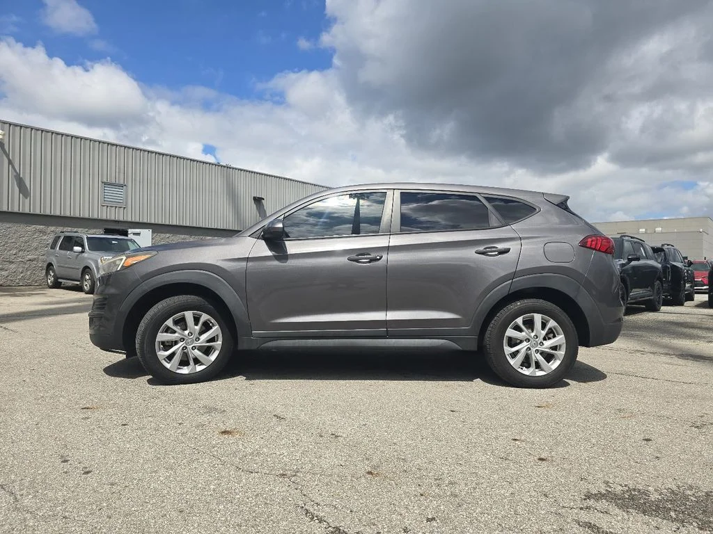 Used 2020 Gray Hyundai SE image 10
