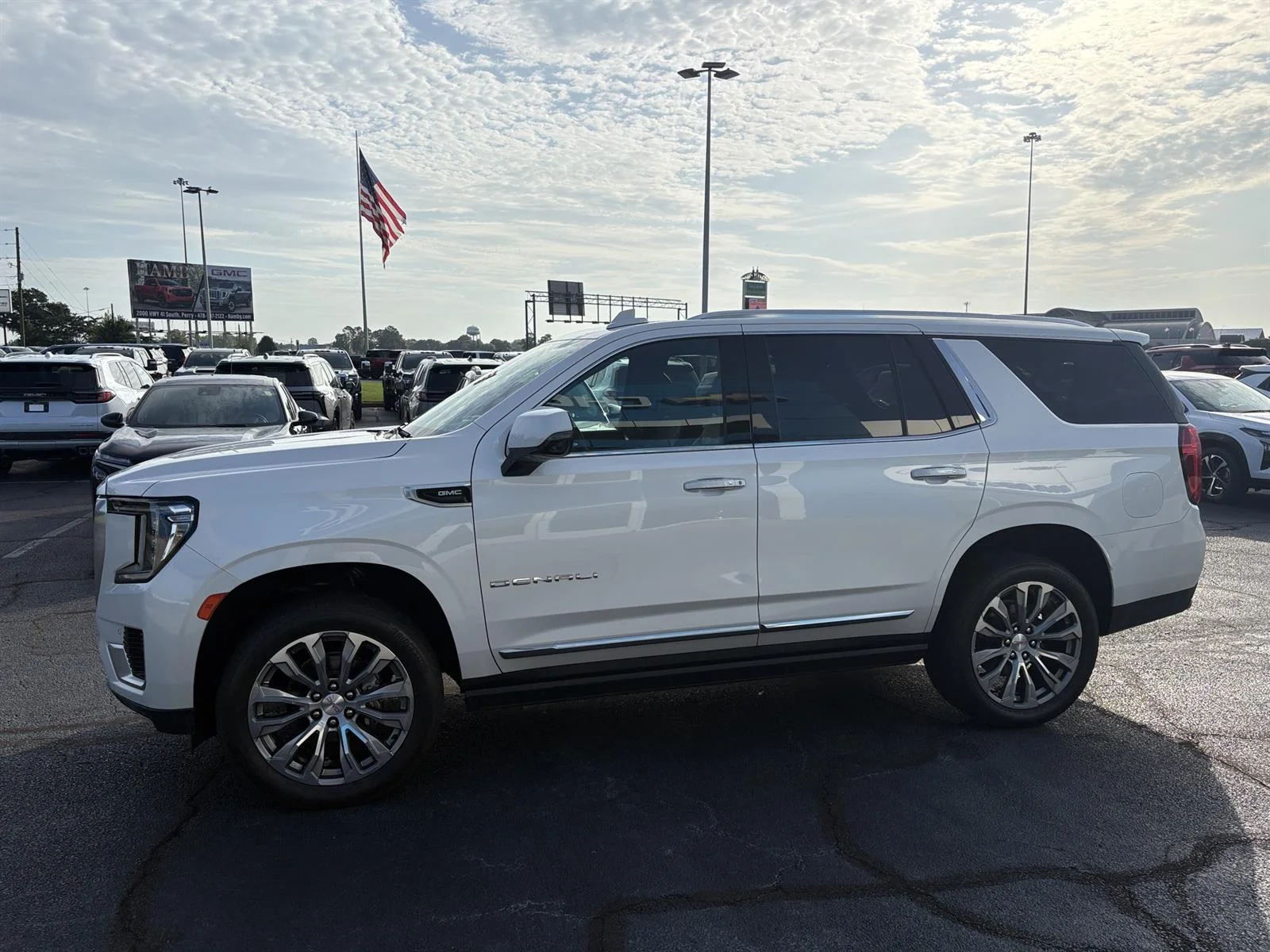 Used 2021 WHITE FROST TRICOAT GMC Denali image 11