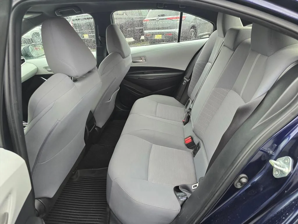 Used 2020  Toyota SE image 11