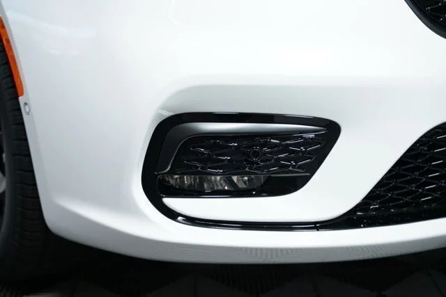 New 2026 Bright White Clear-Coat Exterior Paint Chrysler Limited image 45