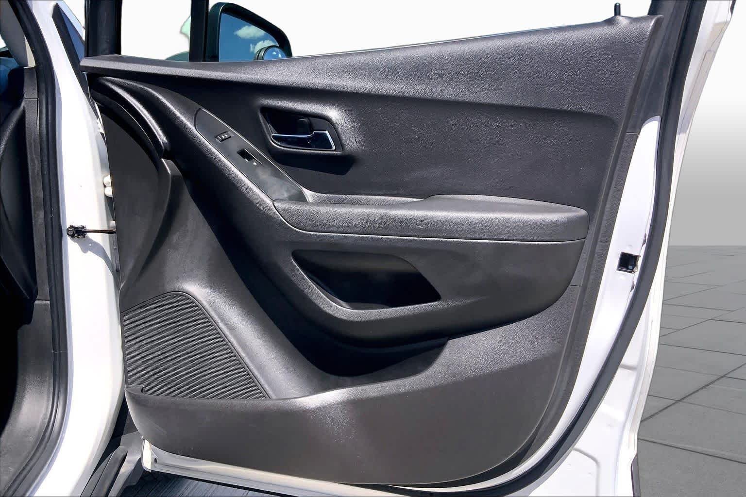 Used 2016 Summit White Chevrolet LT image 22