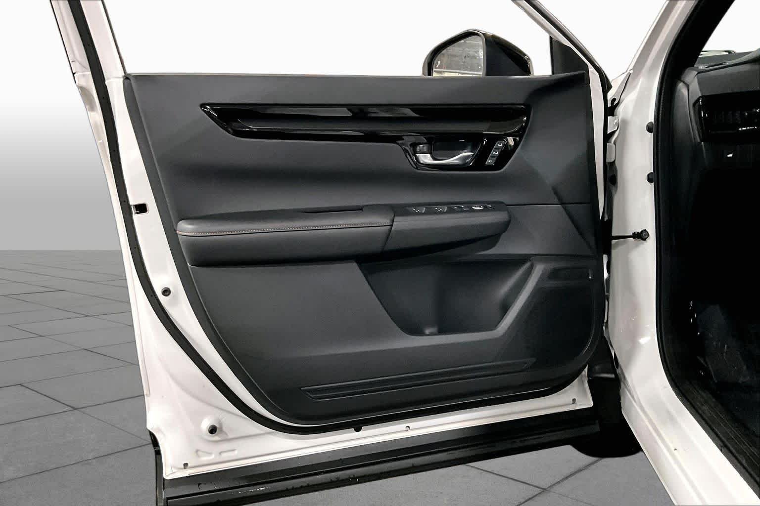 Used 2026 Platinum White Pearl Honda Sport Touring image 22