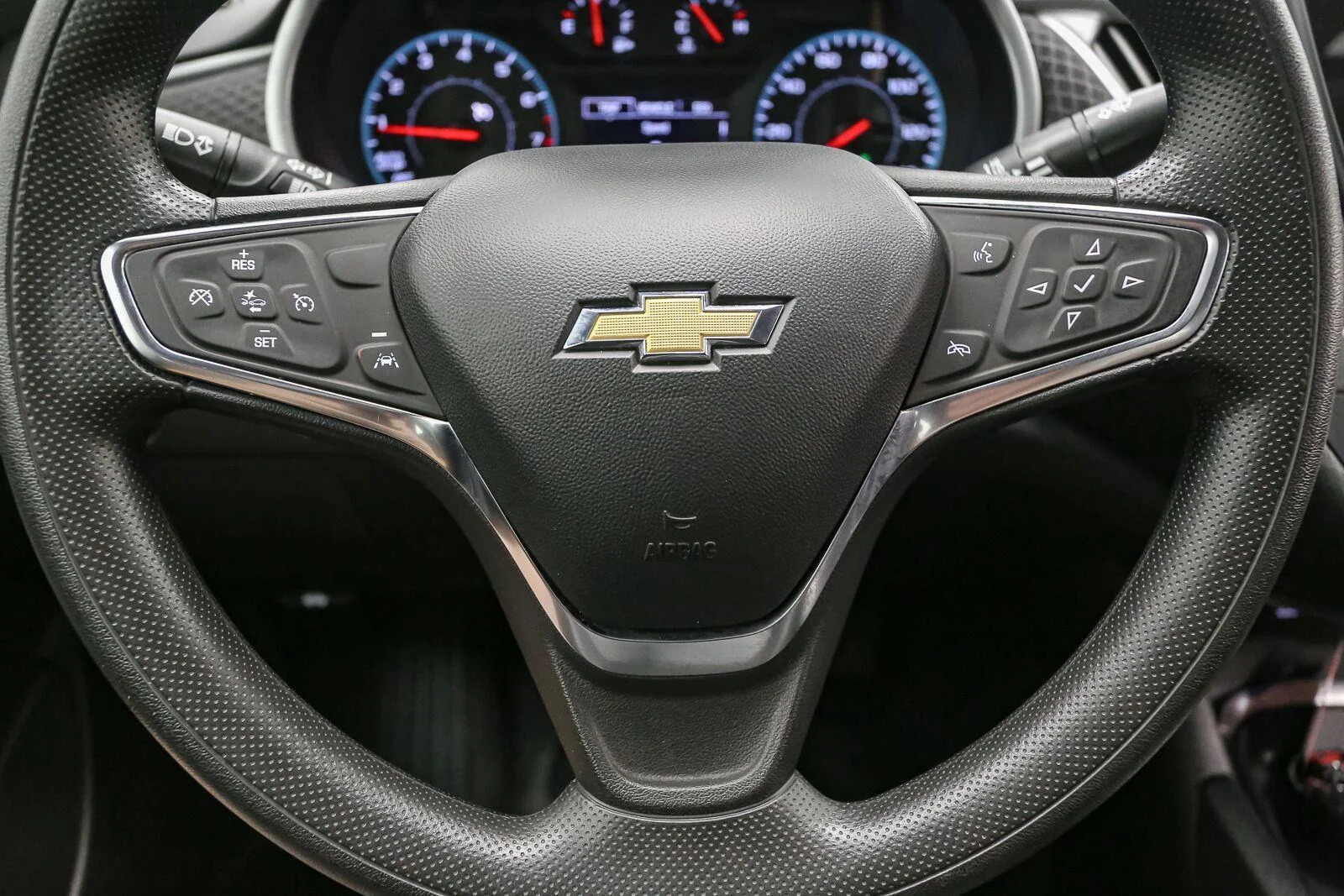 Used 2025 Mineral Gray Metallic Chevrolet LT image 34