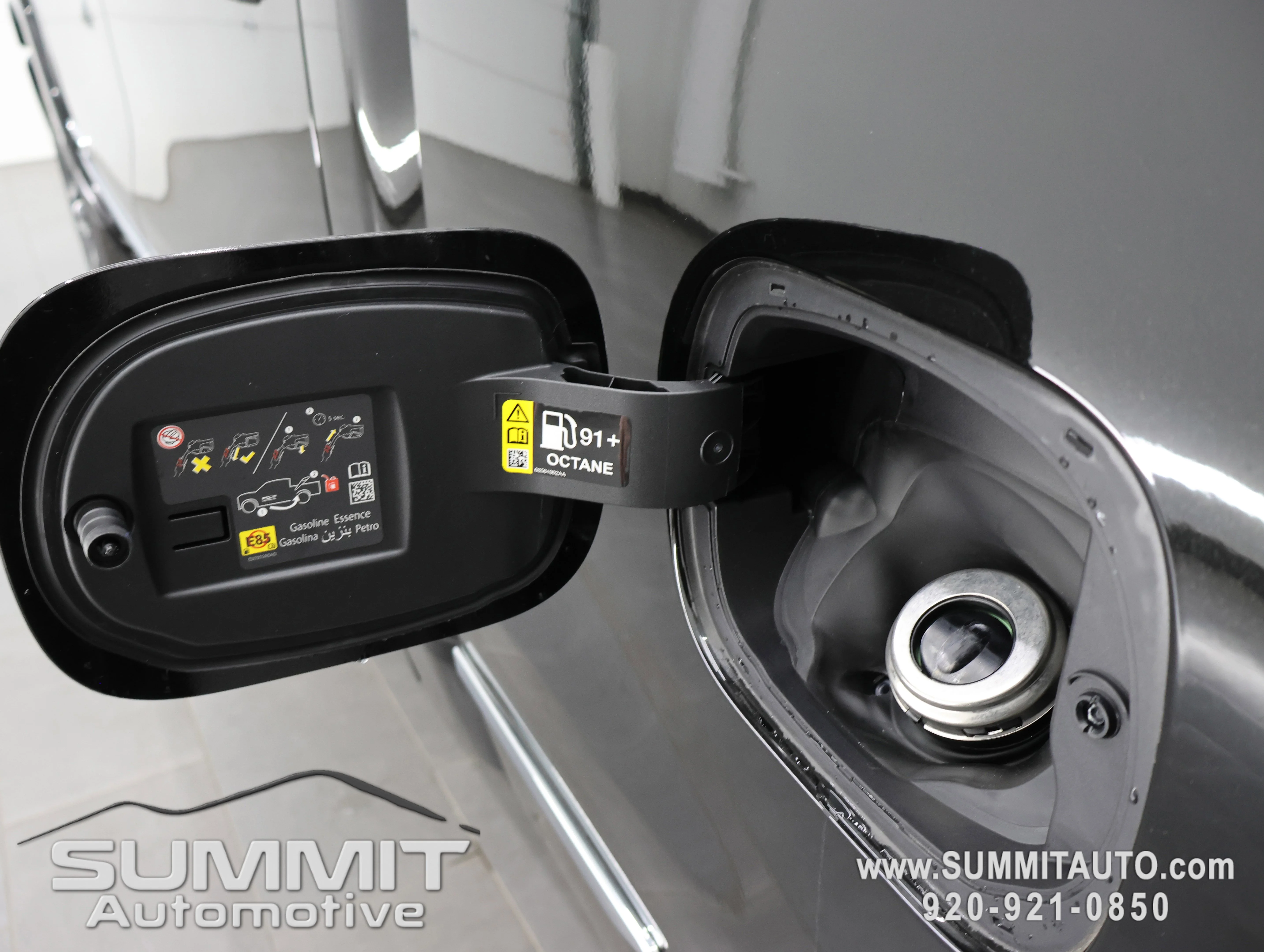 New 2026 Diamond Black Crystal Pearl-Coat Exterior Paint RAM Limited image 38