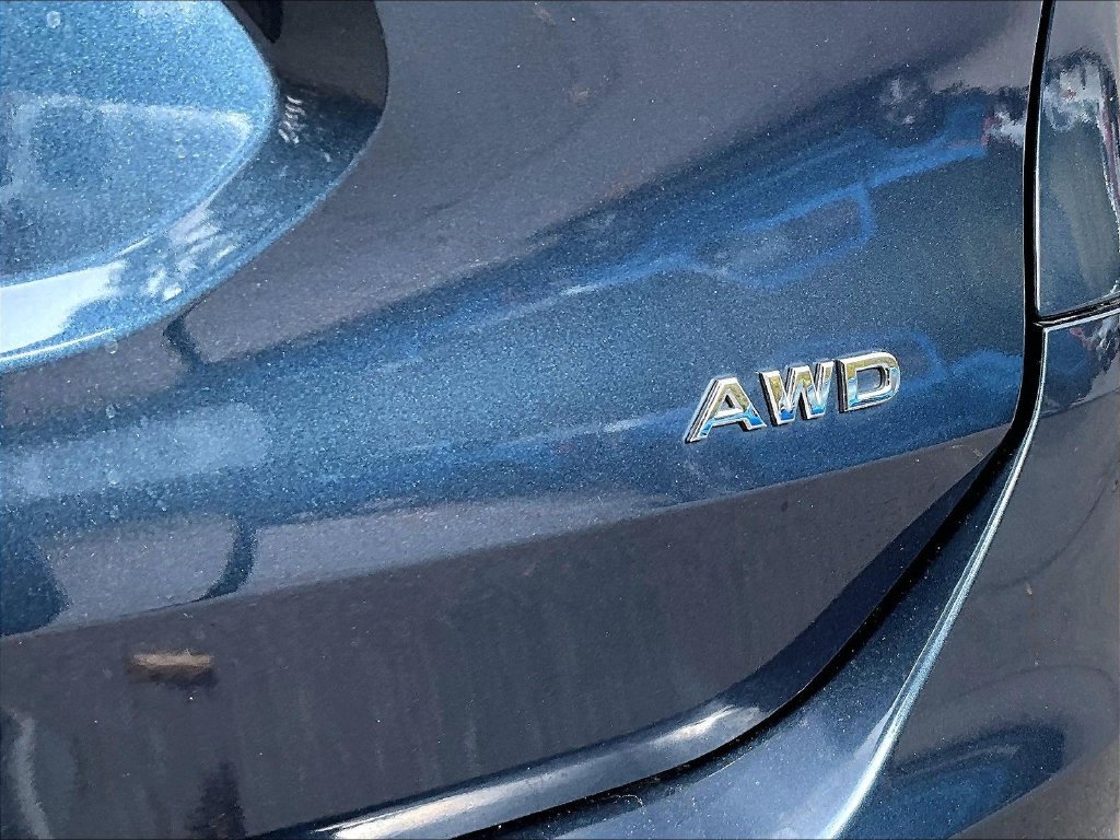 Used 2015 Arctic Blue Metallic Nissan S image 29