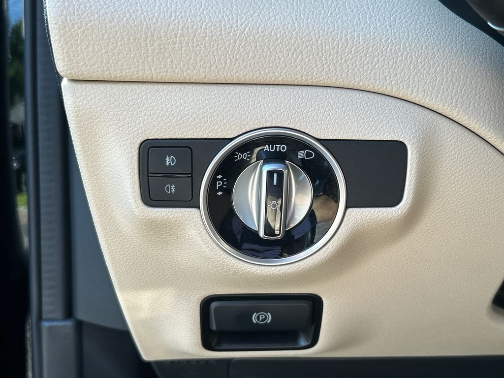 Used 2018 Black Mercedes-Benz GLA 250 image 20