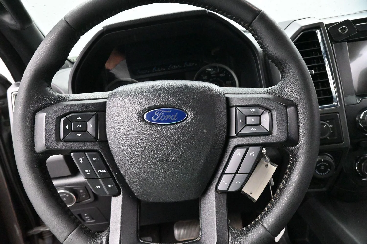Used 2016 Magnetic Metallic Ford XLT image 18
