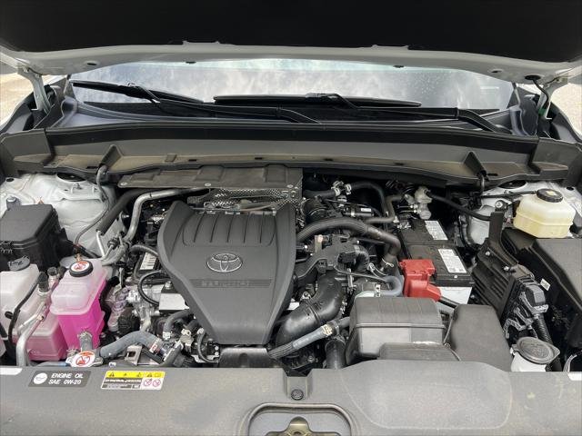 Certified Used 2025 WIND CHILL PEARL Toyota Limited image 25