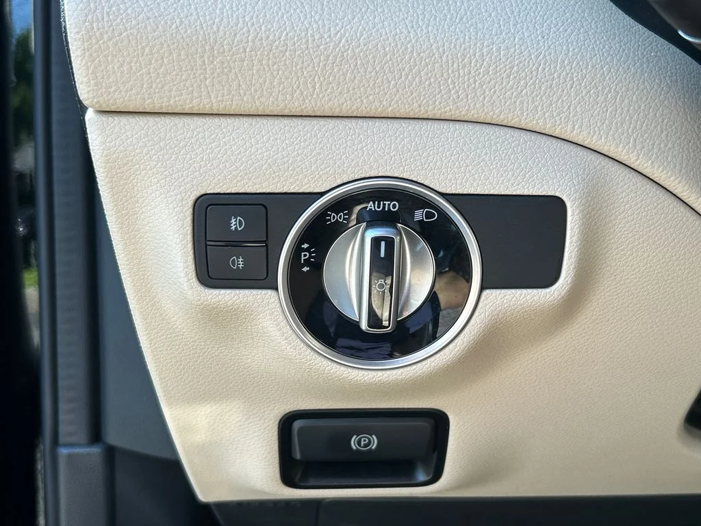 Used 2018 Black Mercedes-Benz GLA 250 image 20