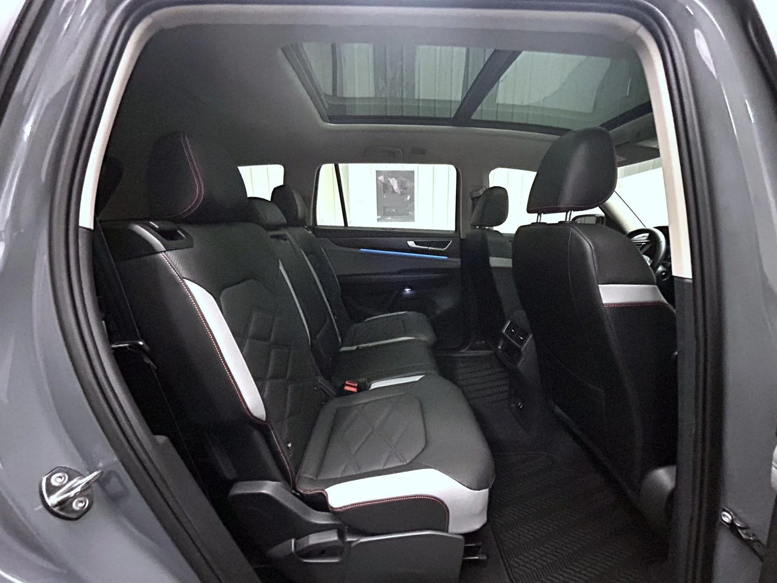 Used 2025 Gray Volkswagen 2.0T Peak Edition image 18